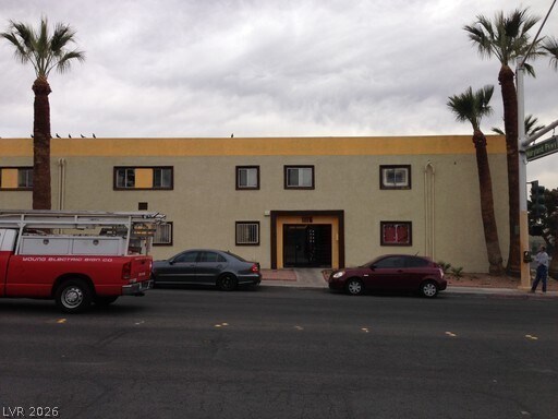 1116 E Ogden Ave in Las Vegas, NV - Building Photo - Building Photo