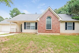 205 St Charles Ave in Mcdonough, GA - Building Photo