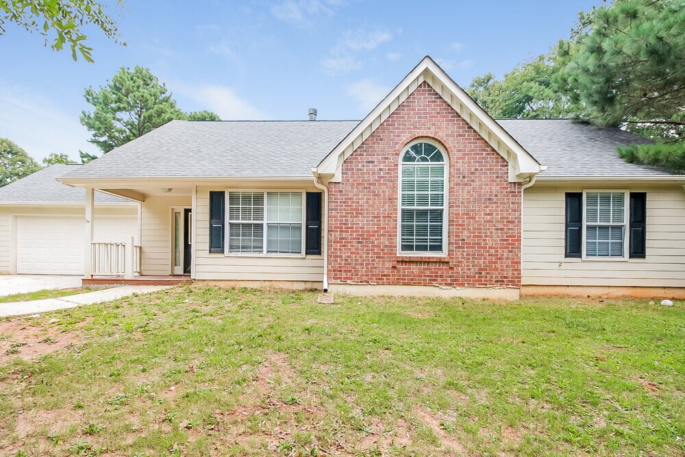 205 St Charles Ave in Mcdonough, GA - Building Photo