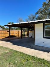 1406 Blair St in Gonzales, TX - Foto de edificio - Building Photo