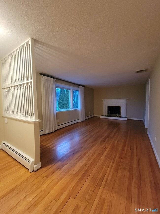 46 Turkey Hill Rd in Newington, CT - Building Photo - Building Photo