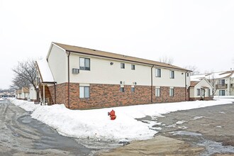 Silver Maple in Roseville, MI - Foto de edificio - Building Photo