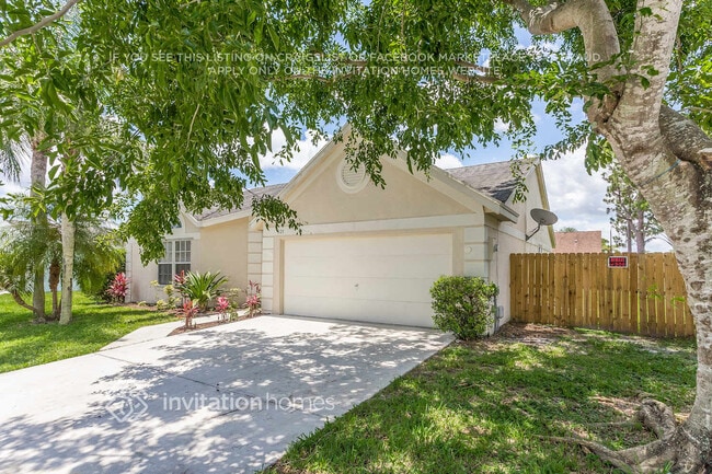 125 Sherwood Dr, Unit 1-307 in Royal Palm Beach, FL - Building Photo - Building Photo