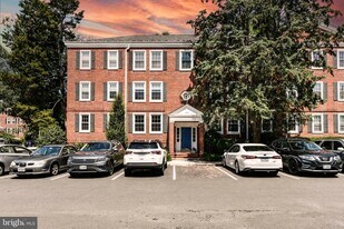 3057 S Buchanan St in Arlington, VA - Building Photo