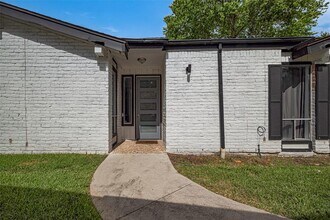 1014 Fleetwood Pl Dr in Houston, TX - Building Photo - Building Photo