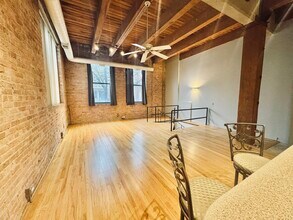 1122 W Newport Ave in Chicago, IL - Building Photo - Building Photo