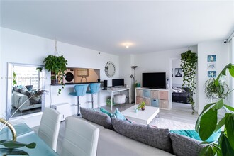 7601 E Treasure Dr, Unit 923 in North Bay Village, FL - Building Photo - Building Photo