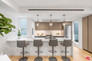 853 1/2 N Detroit St in Los Angeles, CA - Building Photo