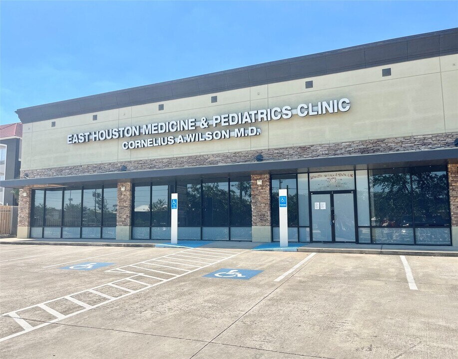 902 Normandy St in Houston, TX - Building Photo