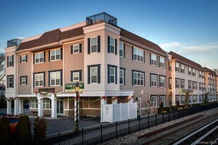 40 Elizabeth St in Farmingdale, NY - Building Photo