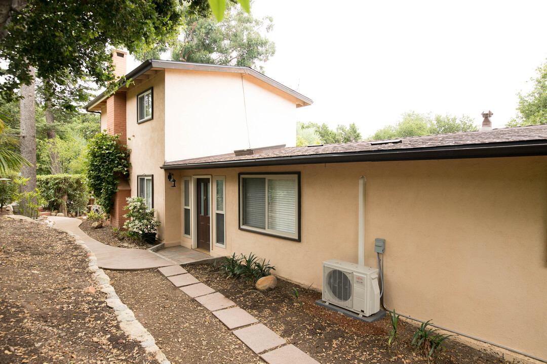 2604 Foothill Rd in Santa Barbara, CA - Building Photo