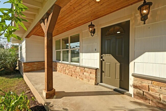 1900 Cedar Ave in Austin, TX - Building Photo - Building Photo