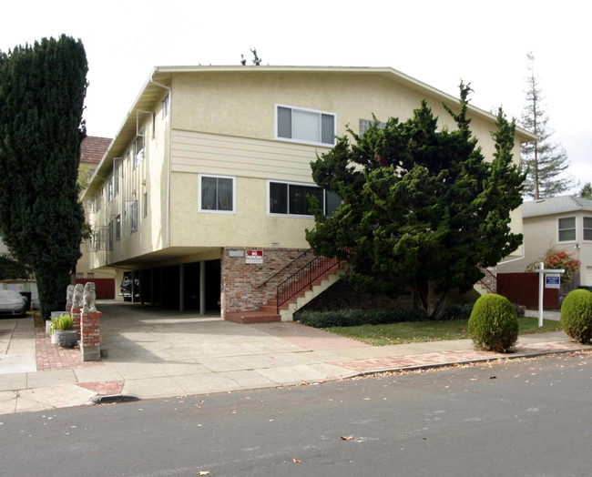 12 Clinton St in Redwood City, CA - Foto de edificio - Building Photo