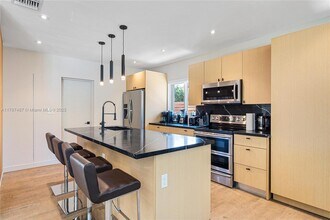 10658 NE 11th Ave in Miami Shores, FL - Building Photo - Building Photo