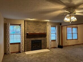 6655 Oak View Ct in Newburgh, IN - Building Photo - Building Photo