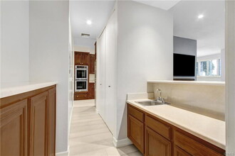 4949 Genesta Ave in Los Angeles, CA - Building Photo - Building Photo