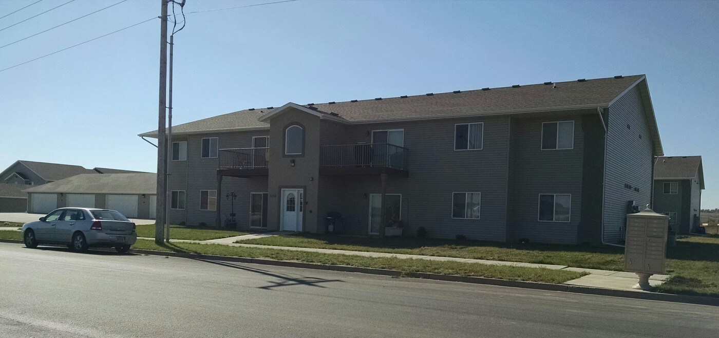 2505 40th Ave SE, Unit 22 in Mandan, ND - Building Photo