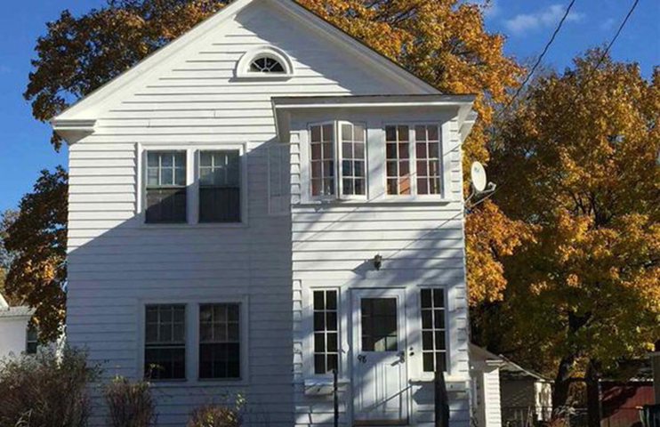 98 Charles St in Rochester, NH - Building Photo