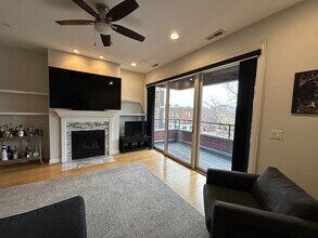 2402 W McLean Ave in Chicago, IL - Building Photo - Building Photo