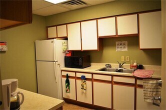 300 Cross Creek in Dilley, TX - Building Photo - Building Photo