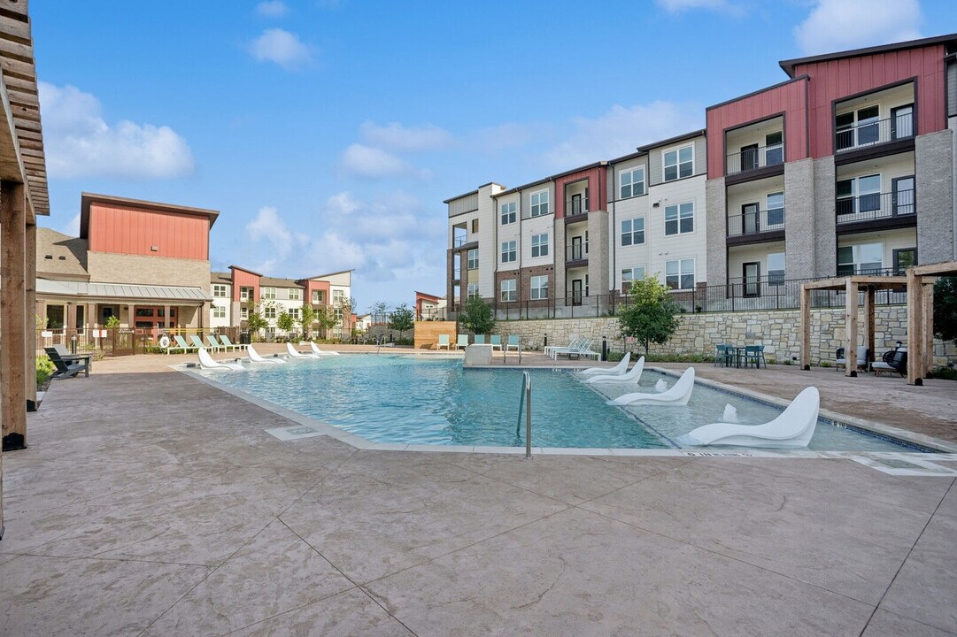 Ascend at Pioneer Hill in Austin, TX - Building Photo