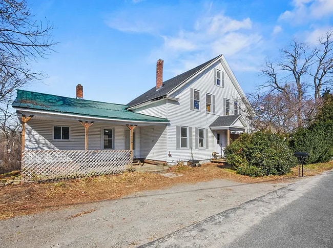 33 Old Brattleboro Rd, Unit Unit 2 in Hinsdale, NH - Building Photo - Building Photo