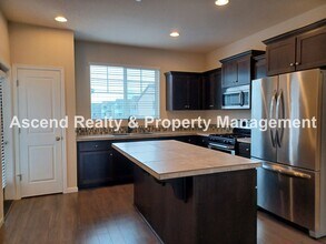 3156 SE Brookwood Av in Hillsboro, OR - Building Photo - Building Photo
