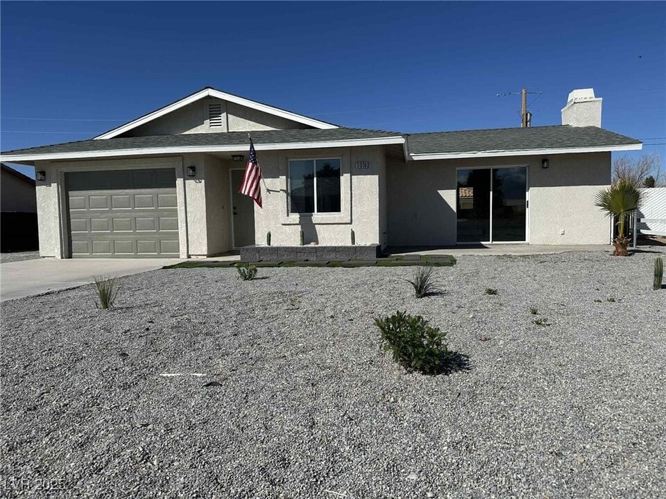 2010 S Highland Ave in Pahrump, NV - Building Photo