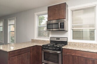 2968 N Ridgeway Ave, Unit 2r in Chicago, IL - Foto de edificio - Building Photo