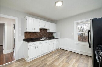 6 Howard St in Cranston, RI - Foto de edificio - Building Photo