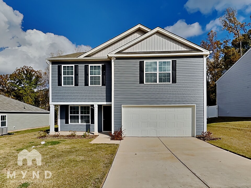 2313 Mdw Strm Dr in Sherrills Ford, NC - Building Photo