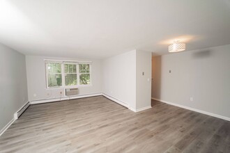 Enclave West Hartford / Parc West in West Hartford, CT - Building Photo - Building Photo