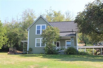 16007 Tulip Ln in Bow, WA - Building Photo - Building Photo