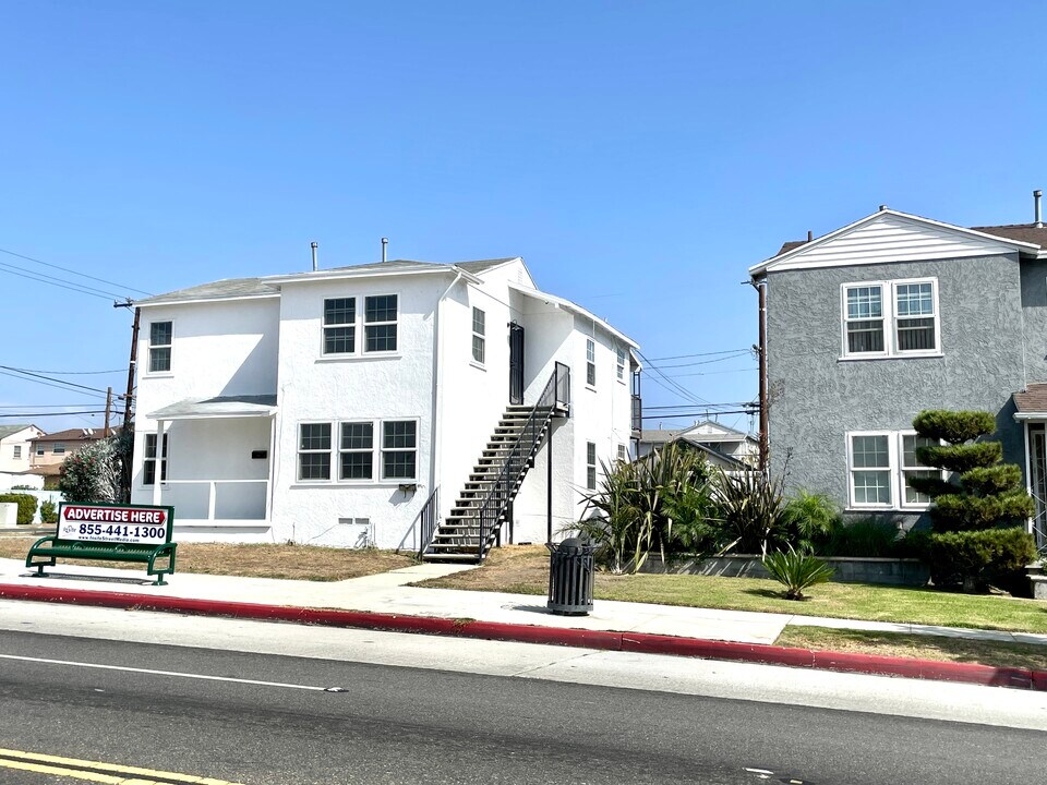 10402 S Van Ness Ave in Los Angeles, CA - Foto de edificio