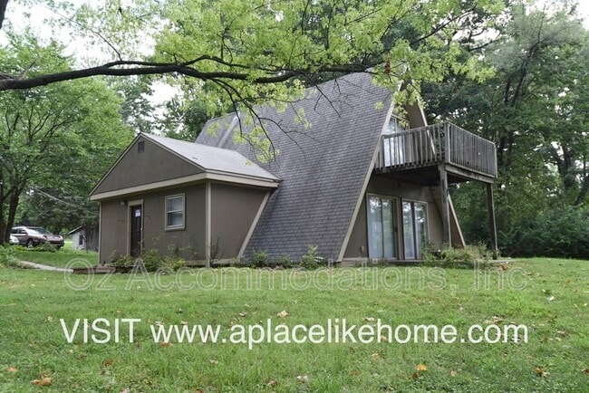 5402 NW Venetian Dr in Kansas City, MO - Building Photo - Building Photo