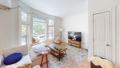 5 Davis Ave in Brookline, MA - Building Photo - Building Photo