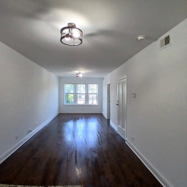 4876 W Armitage Ave in Chicago, IL - Foto de edificio - Building Photo