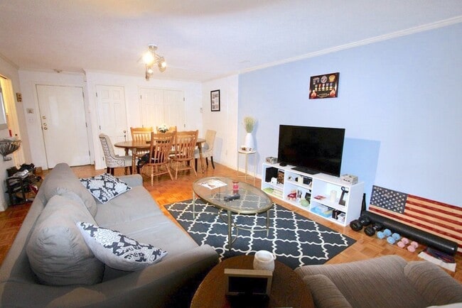 1580 Massachusetts Ave, Unit 2C in Cambridge, MA - Building Photo - Building Photo