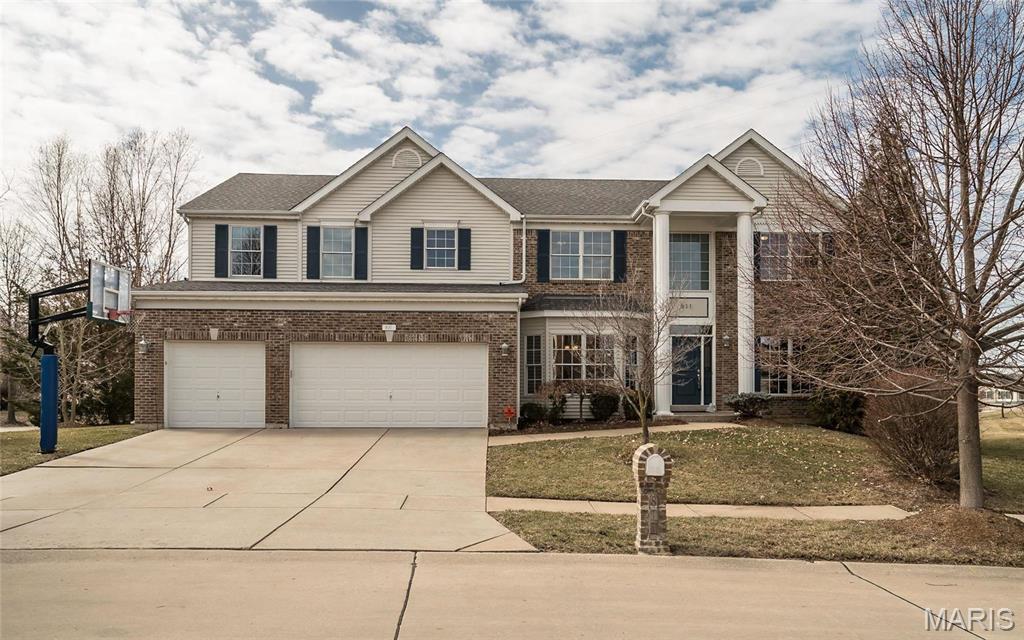 811 Wheaton Way in Creve Coeur, MO - Building Photo