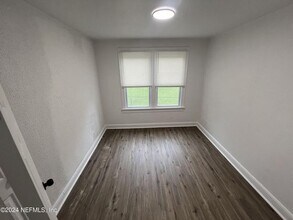 451 Long Branch Blvd in Jacksonville, FL - Building Photo - Building Photo