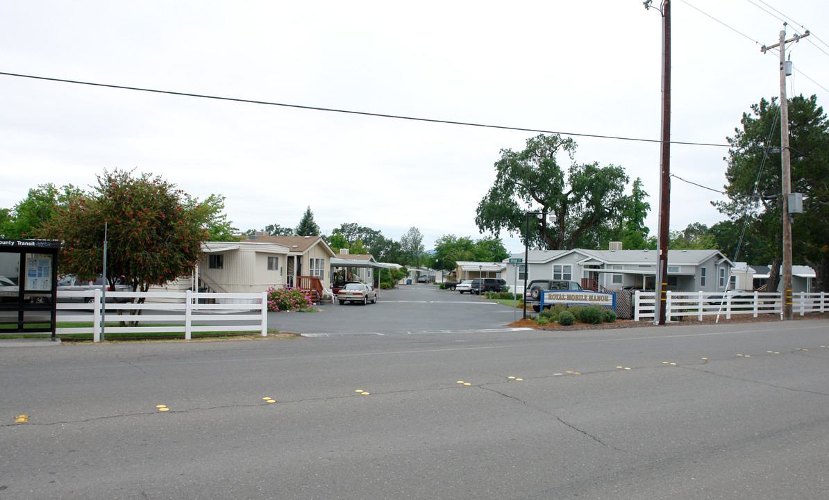 6555 Old Redwood Hwy in Windsor, CA - Foto de edificio