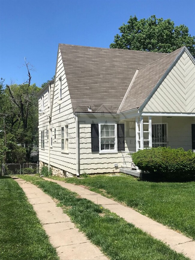 6328 College Ave in Kansas City, MO - Building Photo - Building Photo