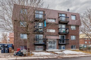 360 De Noirmoutier Rue in Laval, QC - Building Photo