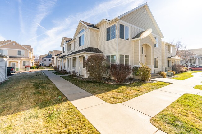 2458 Thunder Mountain Drive in Grand Junction, CO - Building Photo - Building Photo