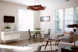 Montague at Park Circle in North Charleston, SC - Building Photo - Building Photo