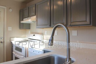 753 Jefferson Rd in Pittsburgh, PA - Building Photo - Building Photo