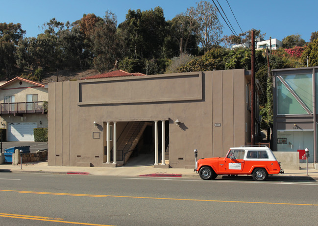 161 W Channel Rd in Santa Monica, CA - Building Photo - Building Photo