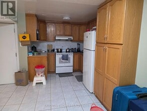 35 Claudette Gate in Hamilton, ON - Building Photo - Building Photo