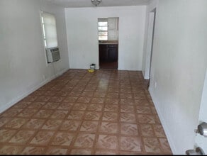 1010 E Sligh Ave in Tampa, FL - Building Photo - Building Photo