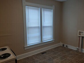 525 W Scott St in Springfield, MO - Building Photo - Building Photo